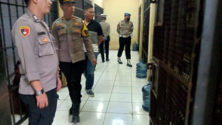 PENGECEKAN RUANG TAHANAN POLRESTA TANGERANG SECARA RUTIN OLEH PIKET SIPROPAM POLRESTA TANGERANG
