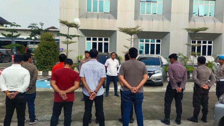 PIKET SIPROPAM POLRESTA TANGERANG MELAKSANAKAN PENGAWASAN SERAH TERIMA TUGAS PIKET