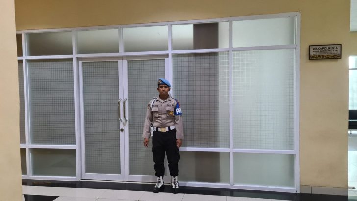 PENGECEKAN SITUASI RUANG KERJA PIMPINAN OLEH SIPROPAM POLRESTA TANGERANG 