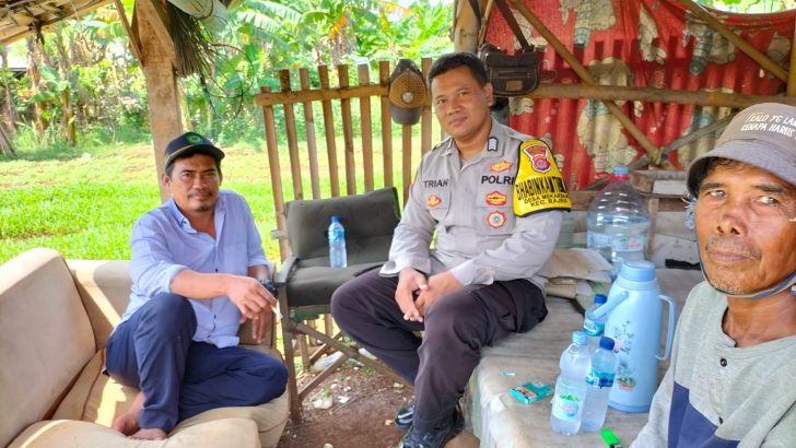 Personil polsek rajeg melaksanakan kegiatan sambang kepada masyarakat