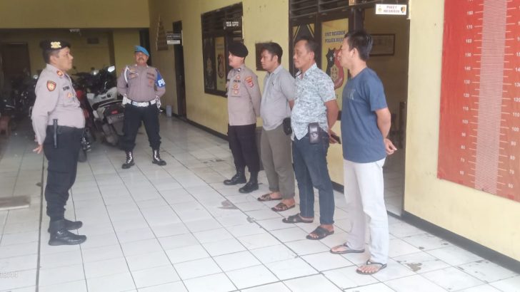 Personil polsek rajeg melaksanakan kegiatan rutin Apel pagi