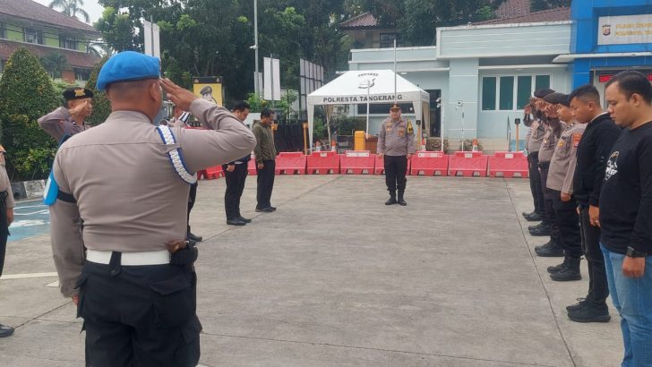 PIKET SIPROPAM POLRESTA TANGERANG MELAKSANAKAN PENGAWASAN SERAH TERIMA TUGAS PIKET