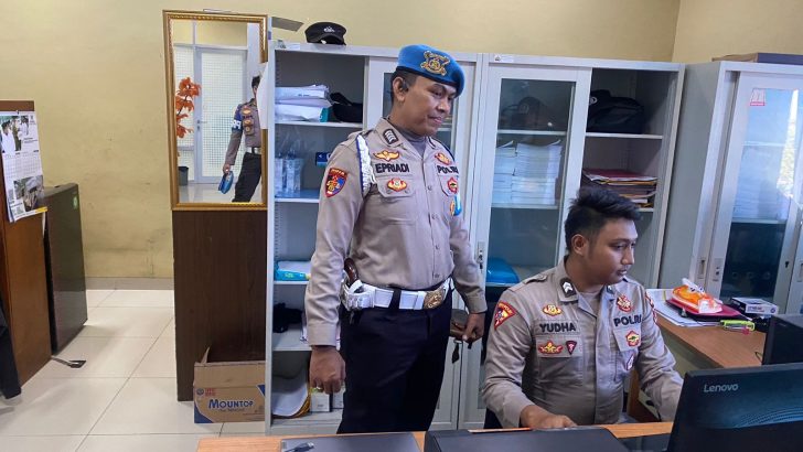PENGECEKAN KEHADIRAN PERSONIL BAGOPS POLRESTA TANGERANG OLEH PIKET SIPROPAM POLRESTA TANGERANG