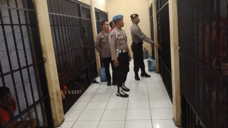 PENGECEKAN RUANG TAHANAN POLRESTA TANGERANG SECARA RUTIN OLEH PIKET SIPROPAM POLRESTA TANGERANG