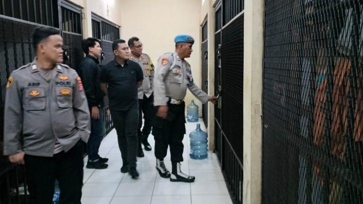 PENGECEKAN MALAM PADA RUANG TAHANAN POLRESTA TANGERANG PADA OLEH PIKET SIPROPAM POLRESTA TANGERANG