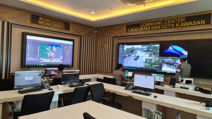PENGECEKAN SITUASI RUANG COMMAND CENTRE POLRESTA TANGERANG OLEH PIKET SIPROPAM POLRESTA TANGERANG