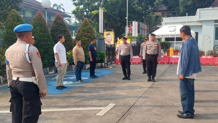PIKET SIPROPAM POLRESTA TANGERANG MELAKSANAKAN PENGAWASAN SERAH TERIMA TUGAS PIKET