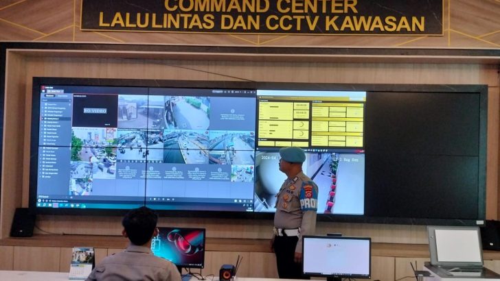 PENGECEKAN SITUASI RUANG COMMAND CENTRE POLRESTA TANGERANG OLEH PIKET SIPROPAM POLRESTA TANGERANG