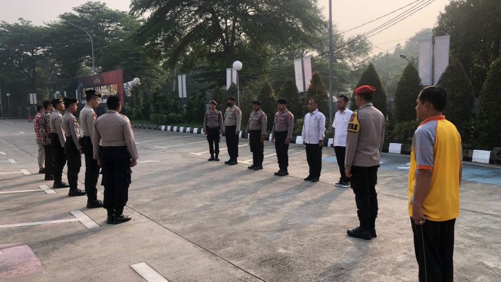 PIKET SIPROPAM POLRESTA TANGERANG MELAKSANAKAN PENGAWASAN SERAH TERIMA TUGAS PIKET