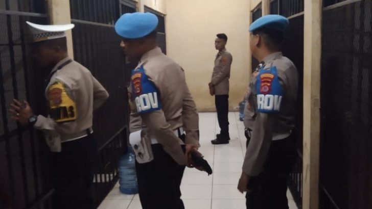 PENGECEKAN MALAM PADA RUANG TAHANAN POLRESTA TANGERANG PADA OLEH PIKET SIPROPAM POLRESTA TANGERANG