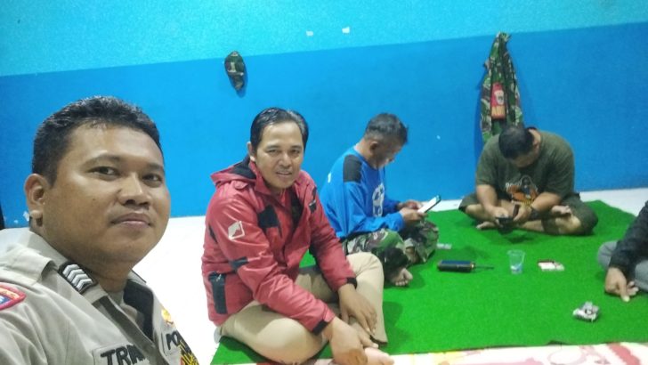 Binamas Desa Mekarsari Bripka Trian sambang dan berikan edukasi Kamtibmas kpd masyarakat