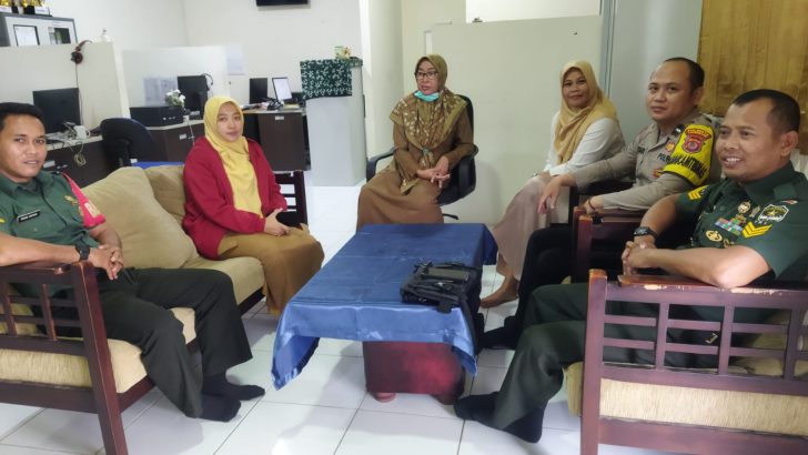 Bhabinkamtibmas Polsek Pasar Kemis Polresta Tangerang bersama Babinsa Sambangi Sekolah