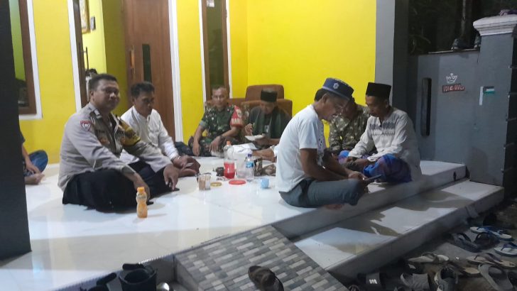 Binamas Ds Mekarsari Bripka Trian jalin kerjasama dengan masyarakat untuk ciptakan lingkungan yang aman