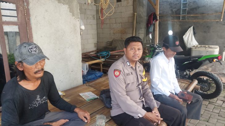Babhinkamtibmas sambangi warga dan memberikan edukasi pentingnya menjaga dan mencegah timbulnya guantibmas di wilayahnya masing masing