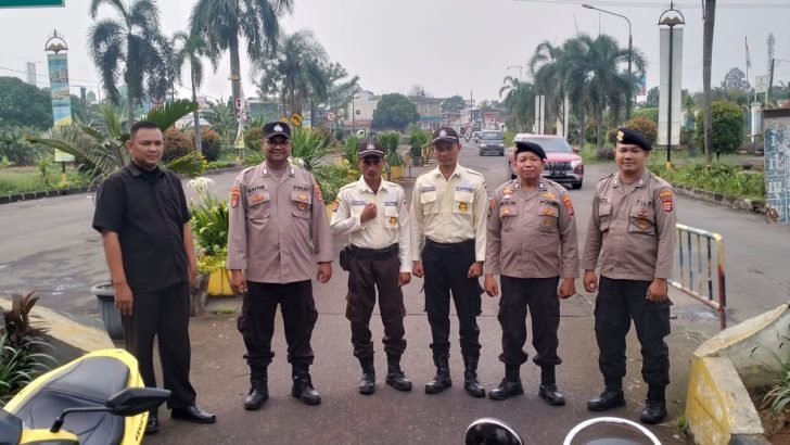 Panit Pam Waster dan Personil Sat Pamobvit Polresta Tangerang melaksanakan patroli di Kawasan Industri Cikupa Mas.