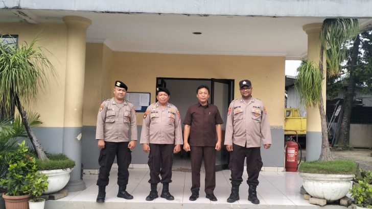 Personil Sat Pamobvi Polresta Tangerang melaksanakan Pengamanan May Day di Kawasan Industri dan Pergudangan Cikupamas