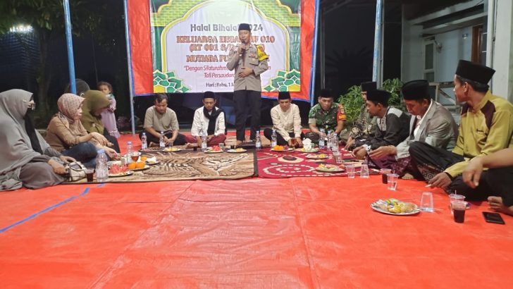 Perasonil Babhinkamtibmas Desa Rajeg Bripka Windy Prasetyo melaksanakan giat halal bihalal didesa binaanya