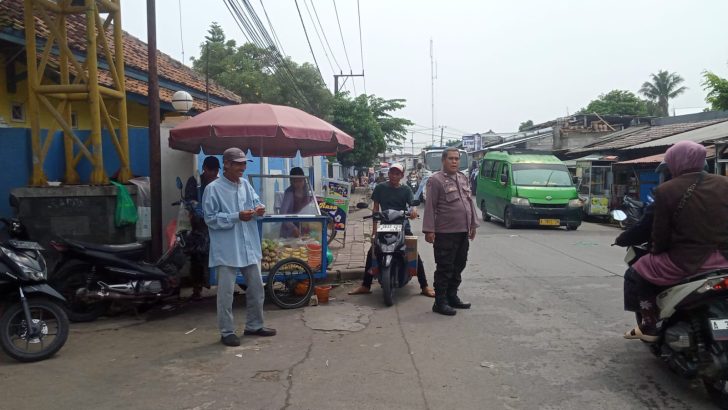 Demi kelancaran aktivitas masyarakat, Polsek Kresek Polres Kota Tangerang lakukan giat Gatur Lalin di pagi hari. 