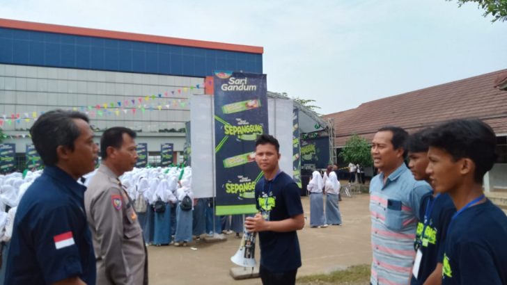 Anggota Polsek Kresek lalukan Patroli Sambang di Desa, sebagai bentuk upaya pendekatan diri dengan masyarakat.