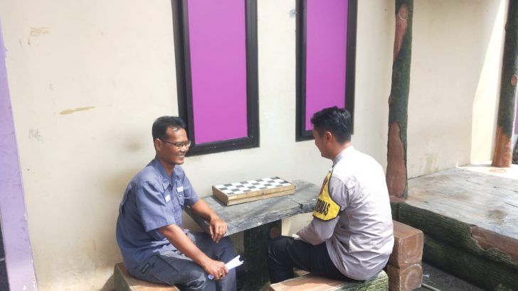 Melalui Giat Sambang Bhabinkamtibmas Sampaikan Pesan-pesan Kamtibmas Warga Masyarakat
