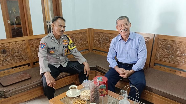 Bhabinkamtibmas Sambang tokoh masyarakat sampaikan pesan Kamtibmas