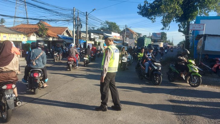 Ciptakan Kamtibcarlantas Anggota Lantas Polsek Pasar Kemis Laksanakan Gatur Lalin Pagi