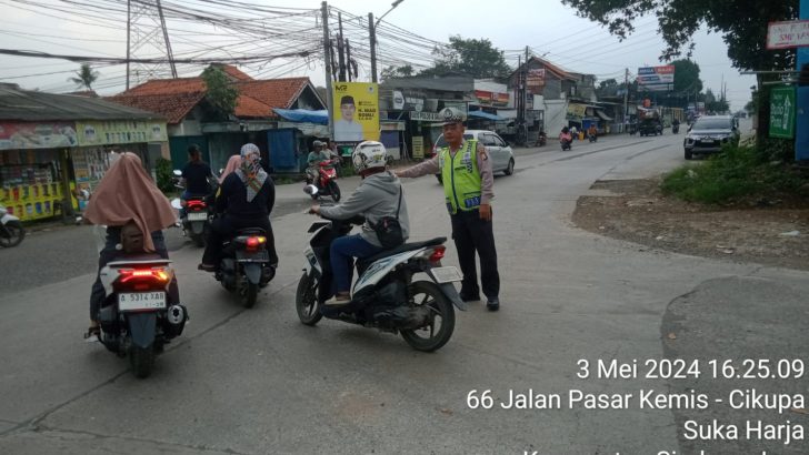 Ciptakan Kelancaran Lalu Lintas Anggota Lantas Polsek Pasar Kemis Laksanakan Gatur Lalin Sore