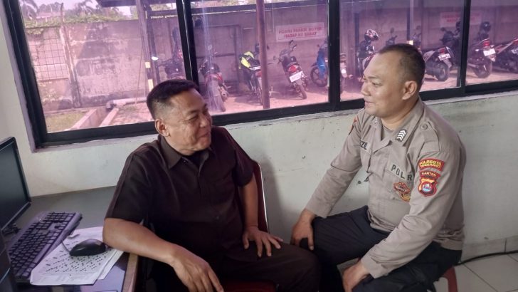 Panit Pam Waster dan Personil Sat Pamobvit Polresta Tangerang melaksanakan patroli dialogis di Kantor Pelayanan Cikupamas.