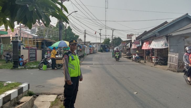 Demi kelancaran aktivitas masyarakat, Polsek Kresek Polres Kota Tangerang lakukan giat Gatur Lalin di pagi hari. 