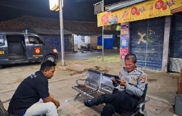 Patroli Mobile malam hari dilakukan Polsek Kresek dalam mencegah Guantibmas di wilayah