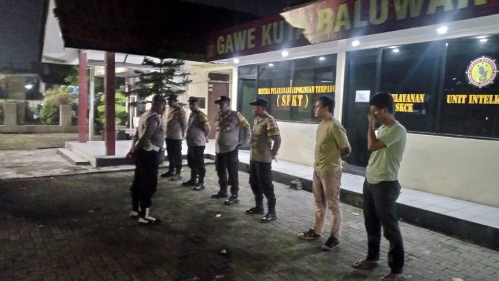 Pawas pimpin apel malam, antisipasi kejahatan malam minggu.