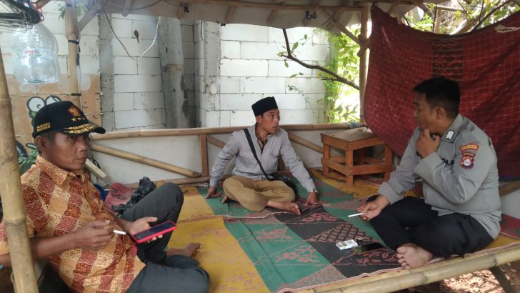 Anggota Polsek Kresek kunjungi Tokoh Agama di Desa dalam rangka giat rukun Ulama Umaro