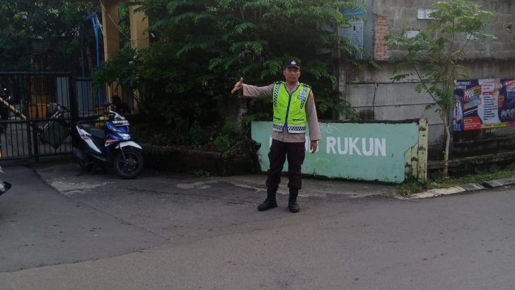 Bentuk Pelayanan Prima Polsek Panongan Polresta Tangerang Laksanakan Strong Point Gatur Lalin