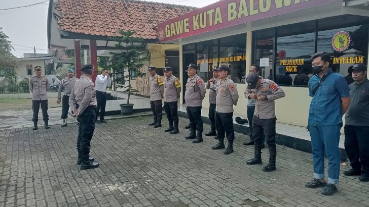 Kanit Samapta, pimpin apel pagi, menyampaikan arahan dan atensi pimpinan.