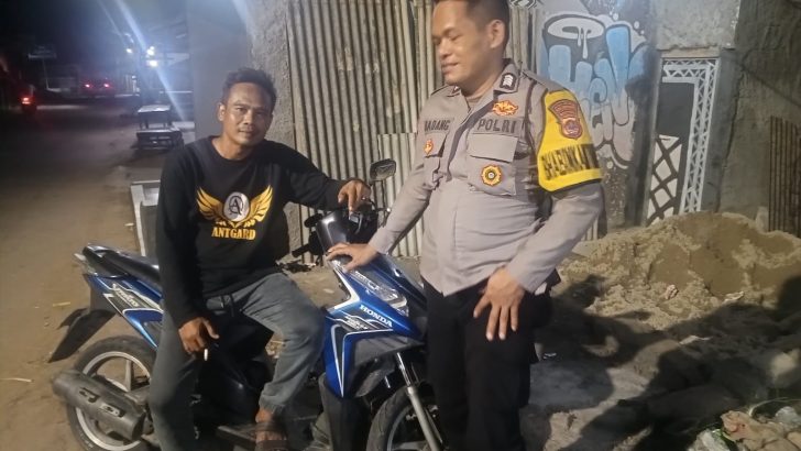Upaya pendekatkan diri kepada masyarakat, Polsek Kresek kunjungi warga di Desa dalam rangka Program Polisi RW.