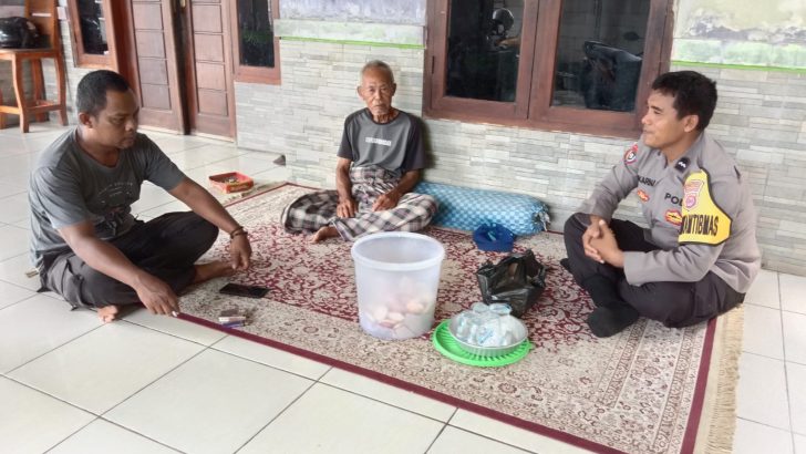 Menjalin Tali Silaturahmi dengan para Sesepuh, Polsek Kresek kunjungi Tokoh Masyarakat di Desa