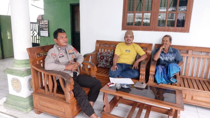 Bhabinkamtibmas Polsek Cisoka Menggelar Giat Polisi RW