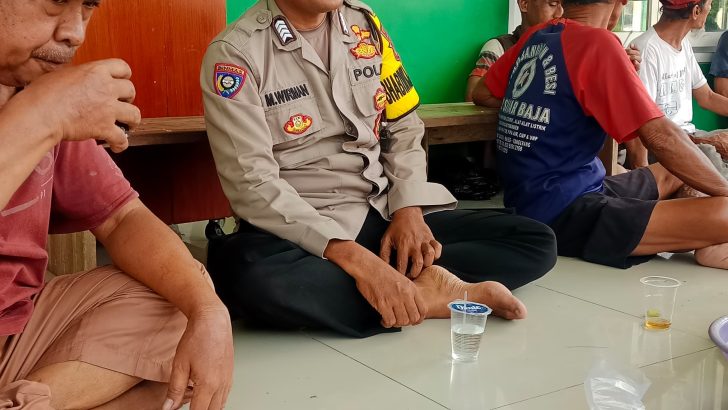 Sambangi warga bhabinkamtibmas memberikan edukasi