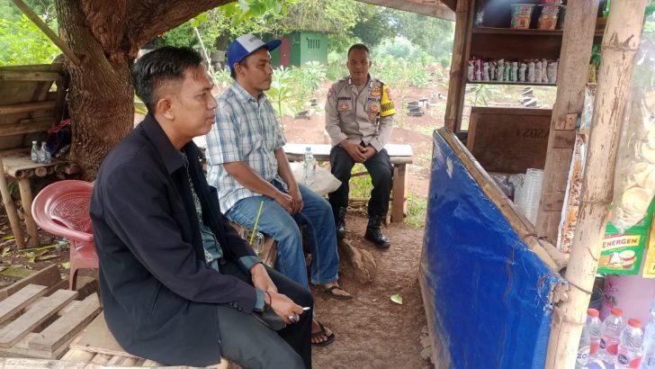 Bhabinkamtibmas desa Sukamanah Bripka M Wirman sambang kepada warganya