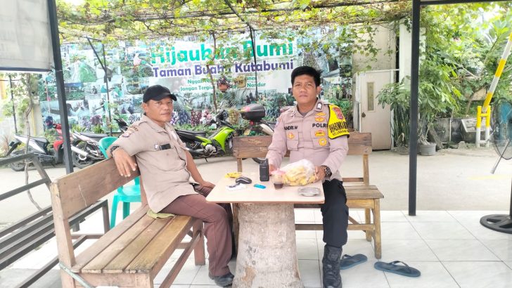 Bhabinkamtibmas Polsek Pasar Kemis Imbau Satpam Perumahan untuk Waspada Terhadap Tamu Tak Dikenal