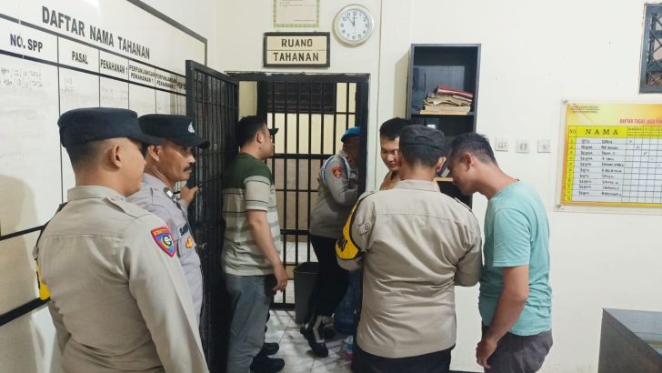 Pawas Polsek Pasar Kemis dan Piket Fungsi Cek Tahanan