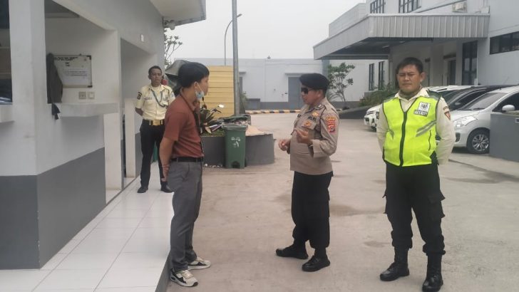 Kanit Pam Waster dan Personil Sat Pamobvit Polresta Tangerang melaksanakan patroli dialogis ke PT.Panca Boga jl.Bhumimas VIII Kawasan Industri dan Pergudangan Cikupamas