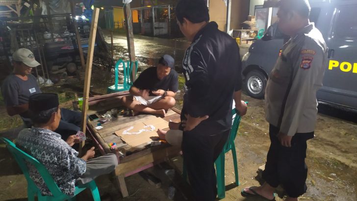 Patroli Mobile malam hari dilakukan Polsek Kresek dalam mencegah Guantibmas di wilayah