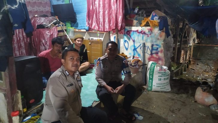 Pastikan wilayah aman dan upaya pencegahan Guantibmas di Wilayah, Polsek Kresek lakukan giat Patroli Mobile malam hari.