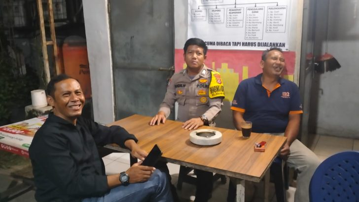 Antisipasi Gangguan Kamtibmas Pak Bhabin Kuta Bumi Sambangi Pos Satpam