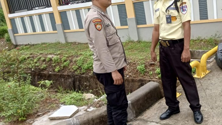 Panit Pam Waster dan Personil Sat Pamobvit Polresta Tangerang melaksanakan Patroli dialogis di Kawasan Industri Cikupa Mas.