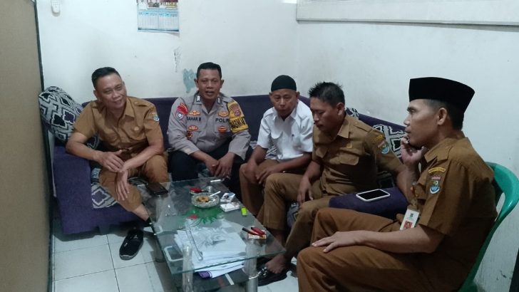 Sinergitas Dengan Pemerintah Desa, Bhabinkamtibmas Sambang Kantor Desa