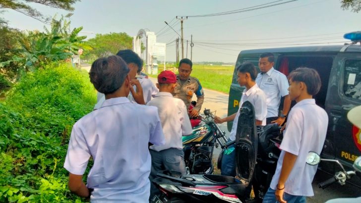 Memberantas kenakalan remaja, Polsek Kresek lakukan pemeriksaan terhadap para pelajar