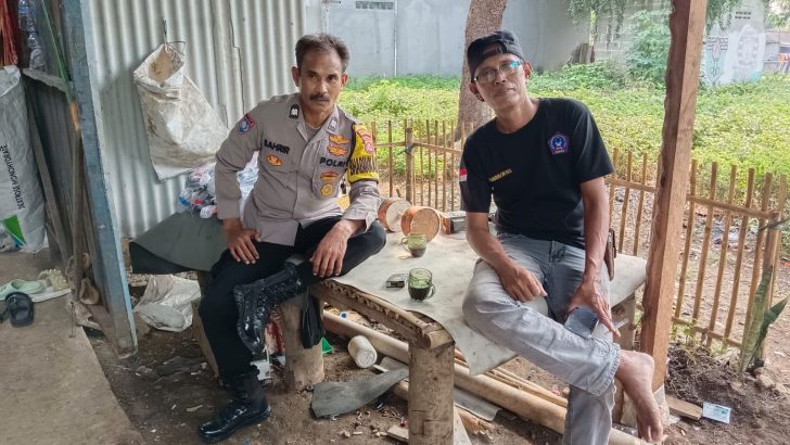 Bhabinkamtibmas Sambangi Warga Sampaikan Pesan Kamtibmas