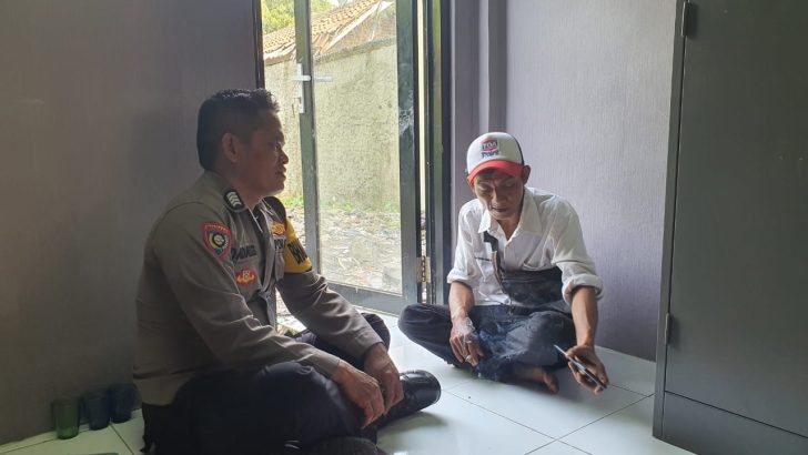 Gencarkan program Polisi RW, Anggota Polsek Kresek kunjungi warga di Desa.